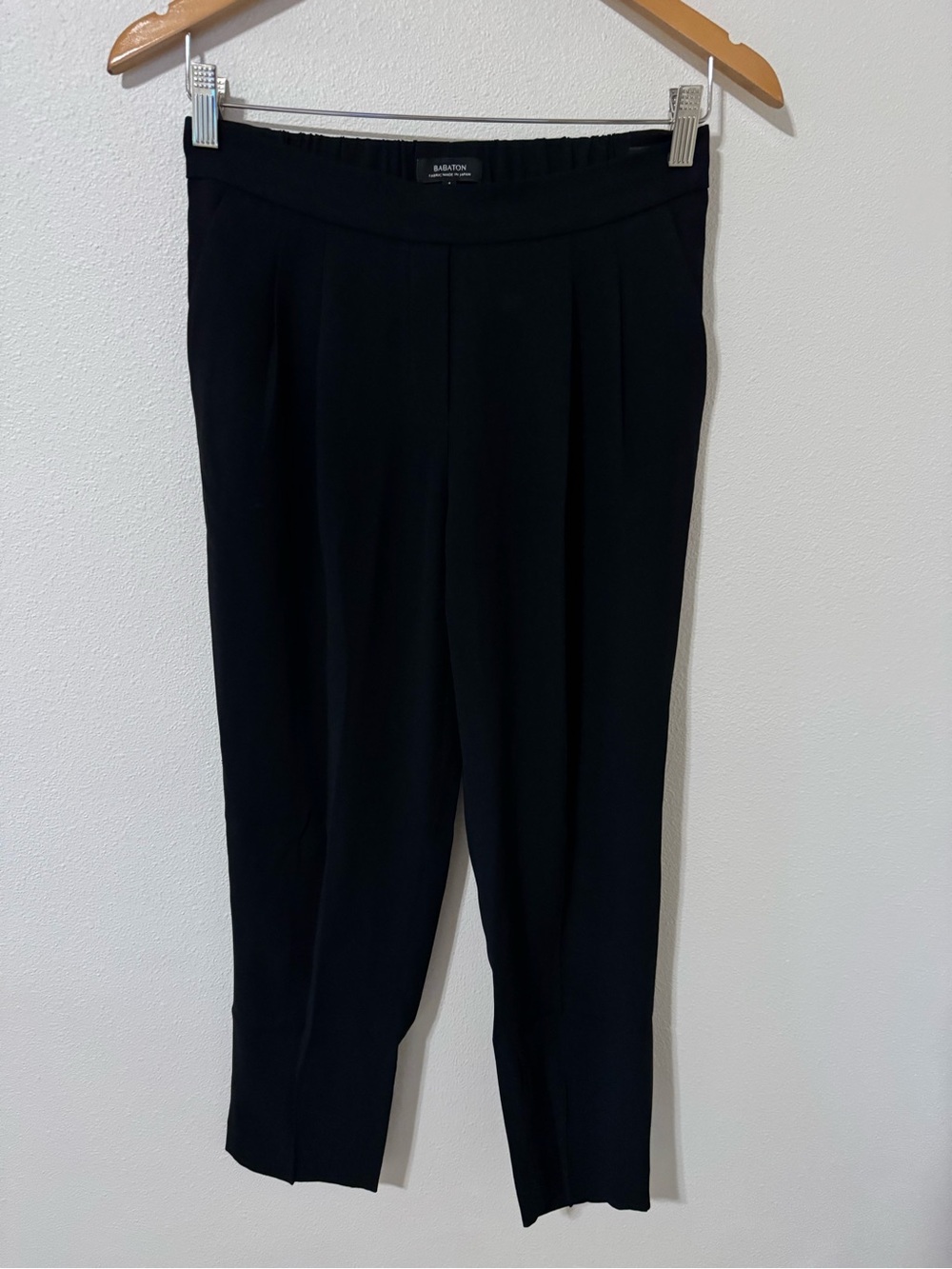 Babaton Aritzia Japanese Crepe Pull On Tapered Ankle Pant Black Minimalist-4